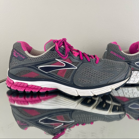 BROOKS Women’s Grey Pink Ravenna 5 Road-Running Athletic Workout Sneaker Shoes - Picture 4 of 11
